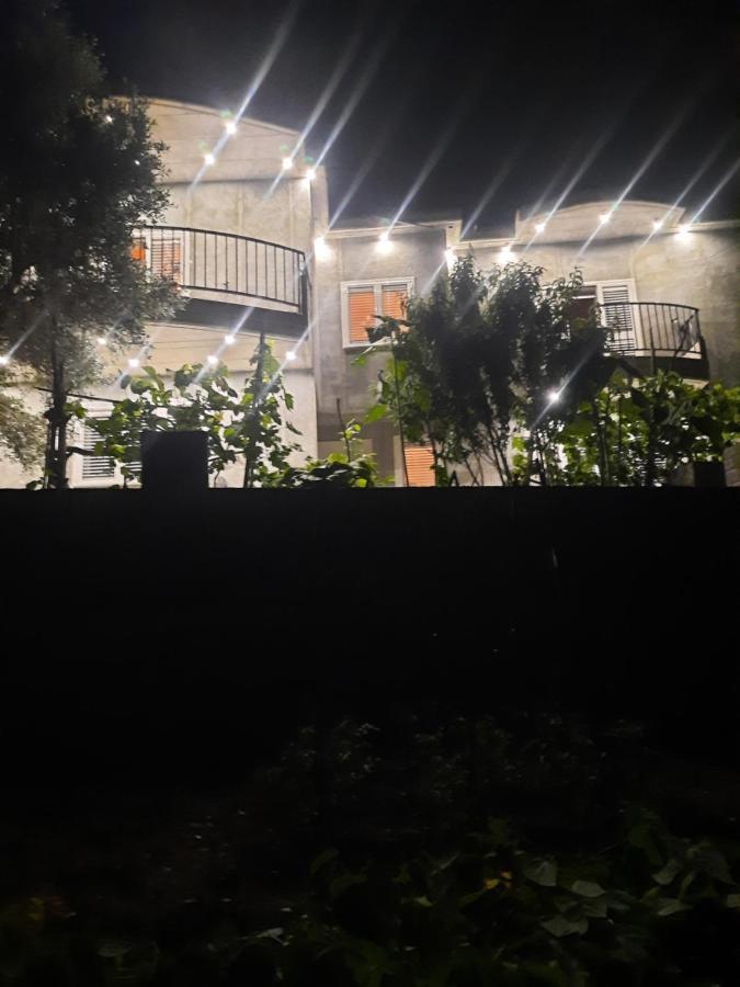 הוילה Përmet Bujtina Lugina E Vjoses מראה חיצוני תמונה
